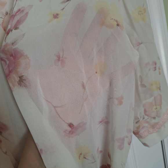 Beautiful Floral Sheer Robe - Picture 3 of 10